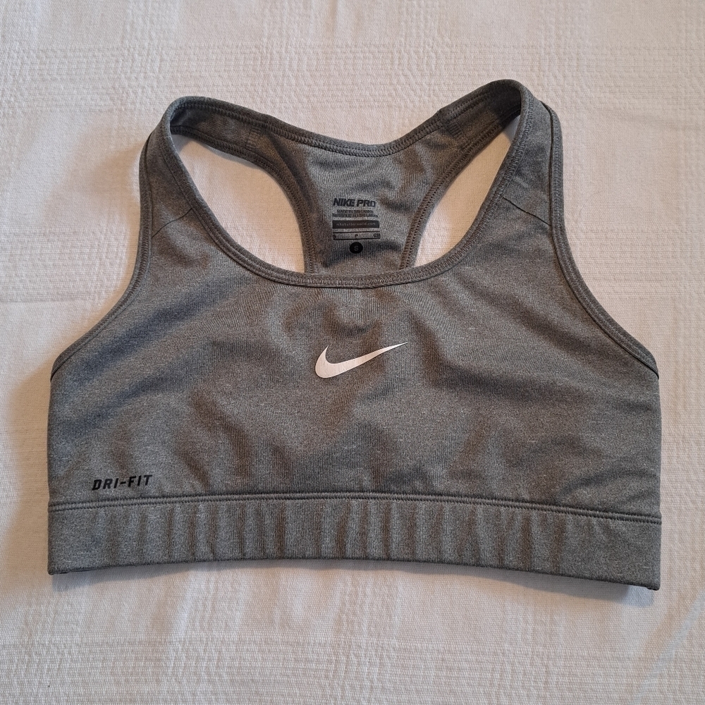 Nike Pro women's size Small sports bra, VGUC